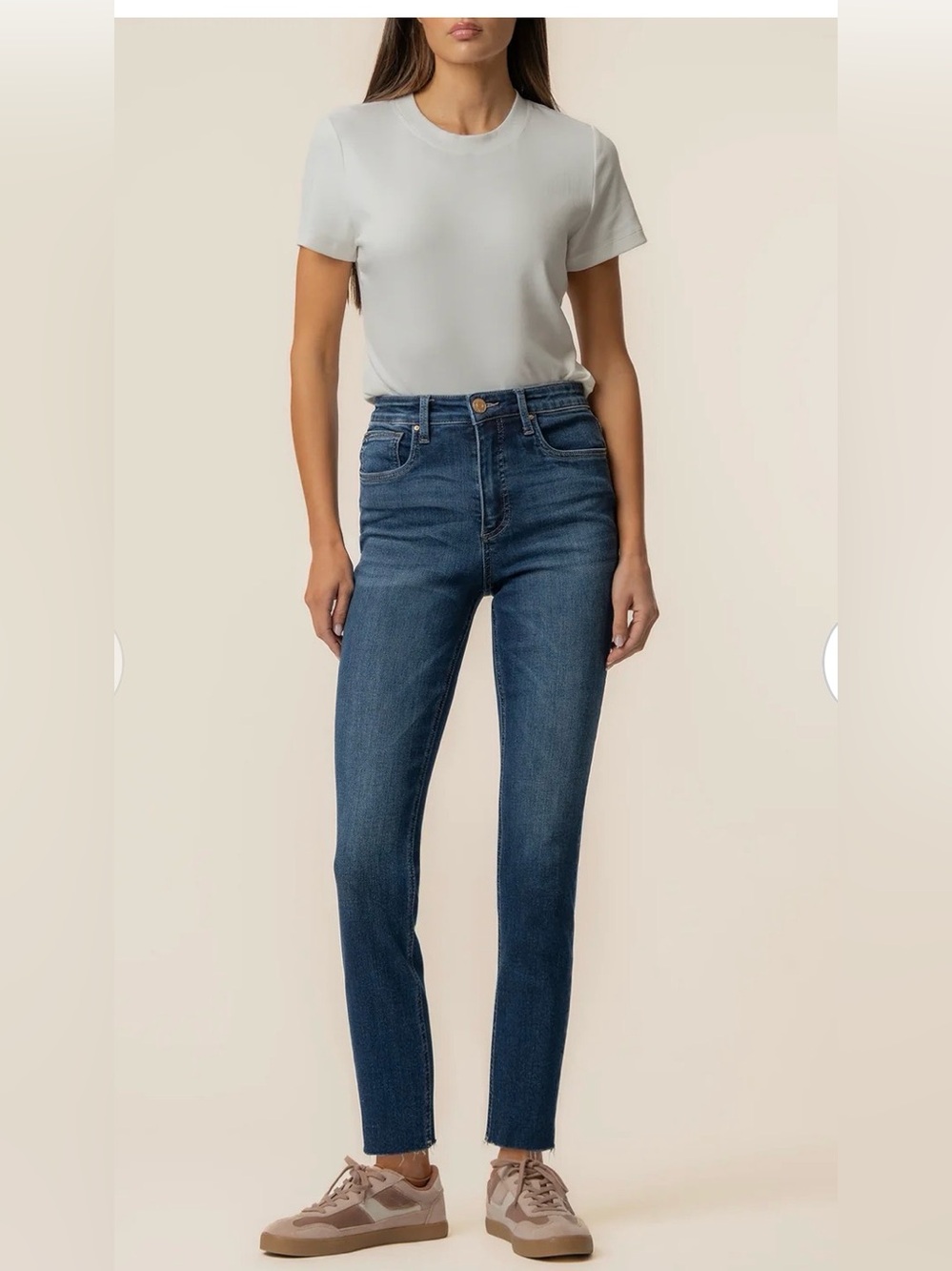 Kut From The Cloth Rachael Fab Ab High Rise Mom Jeans in Explore Wash , size 6